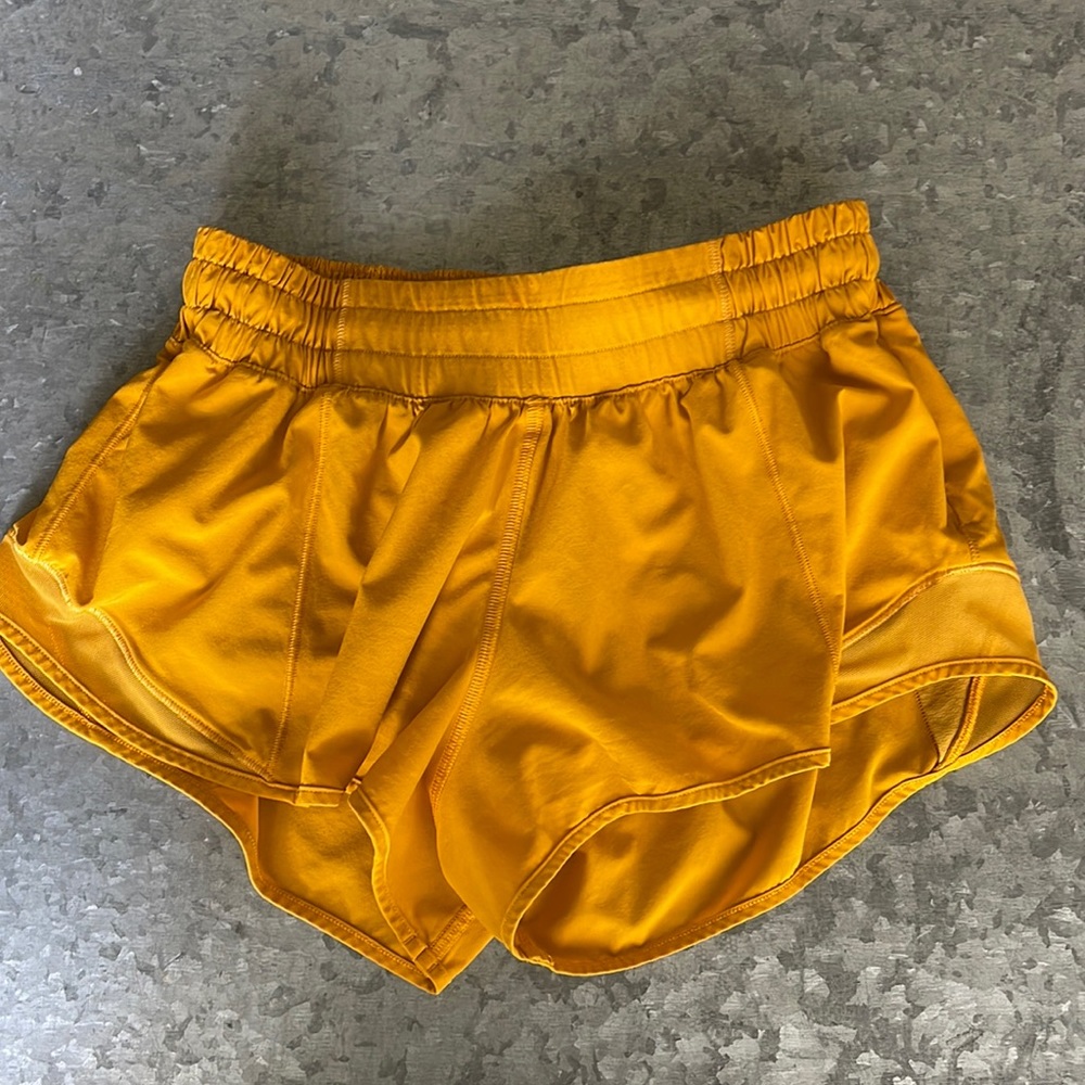 Lululemon Hotty Hot shorts Gold Yellow size 4 great condition